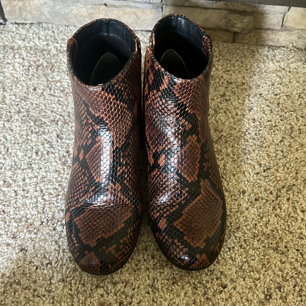 Abeo Melanie snake skin bootie EUC